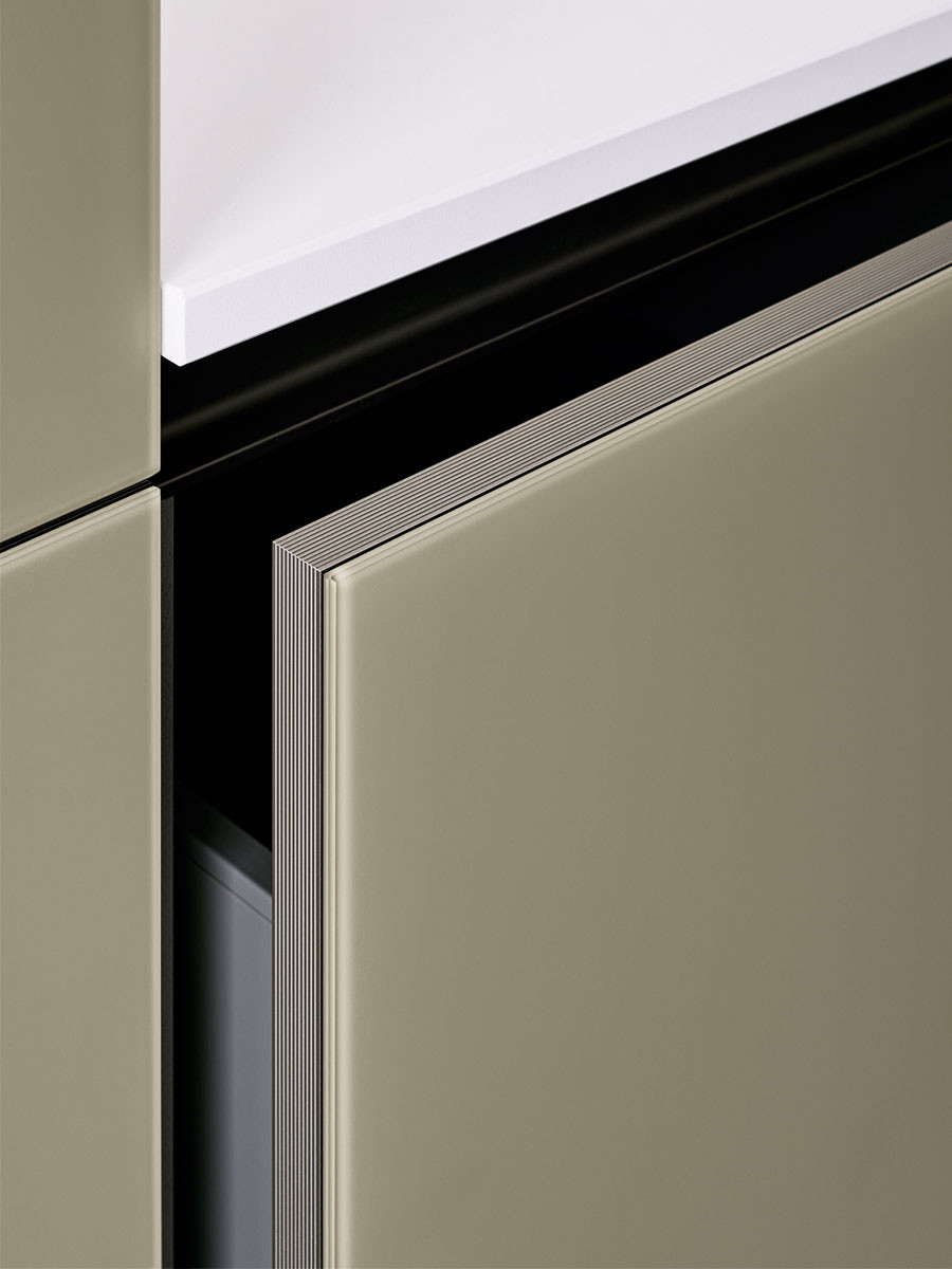 Una volta arredata la tua cucina con dei mobili in vetro, come puoi prendertene cura al meglio?